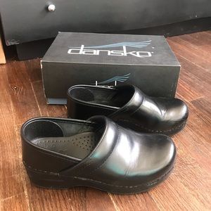 Women’s Dansko Shoes